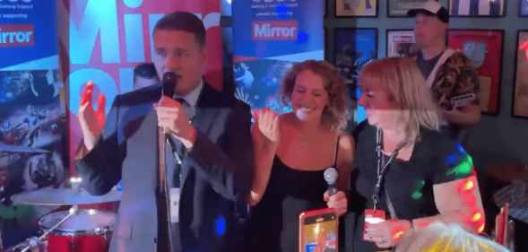 Wes Streeting leads chorus of 'I'm loving Starmer instead' at Labour Party Conference karaoke