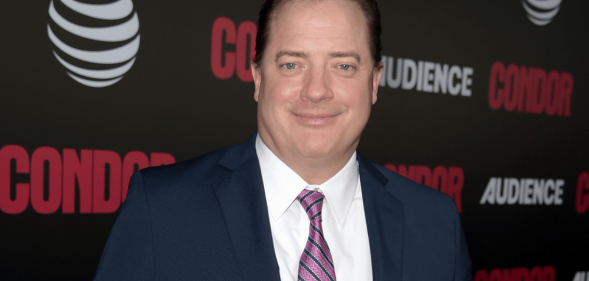 Brendant Fraser posing for a photoshoot on the red carpet