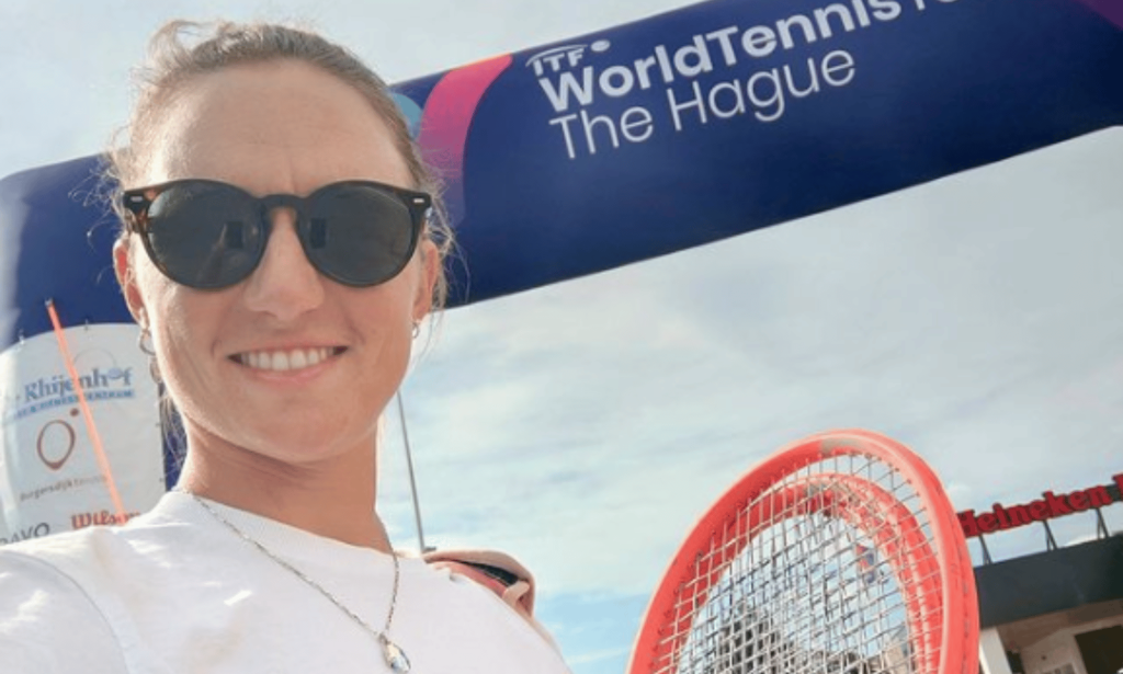 Nadia Podoroska smiling, holding a tennis racket