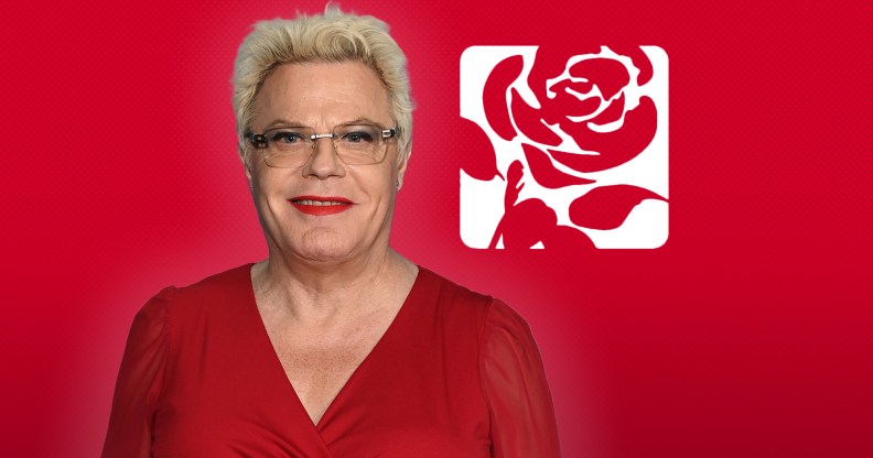 Eddie Izzard in front of the red Labour rose