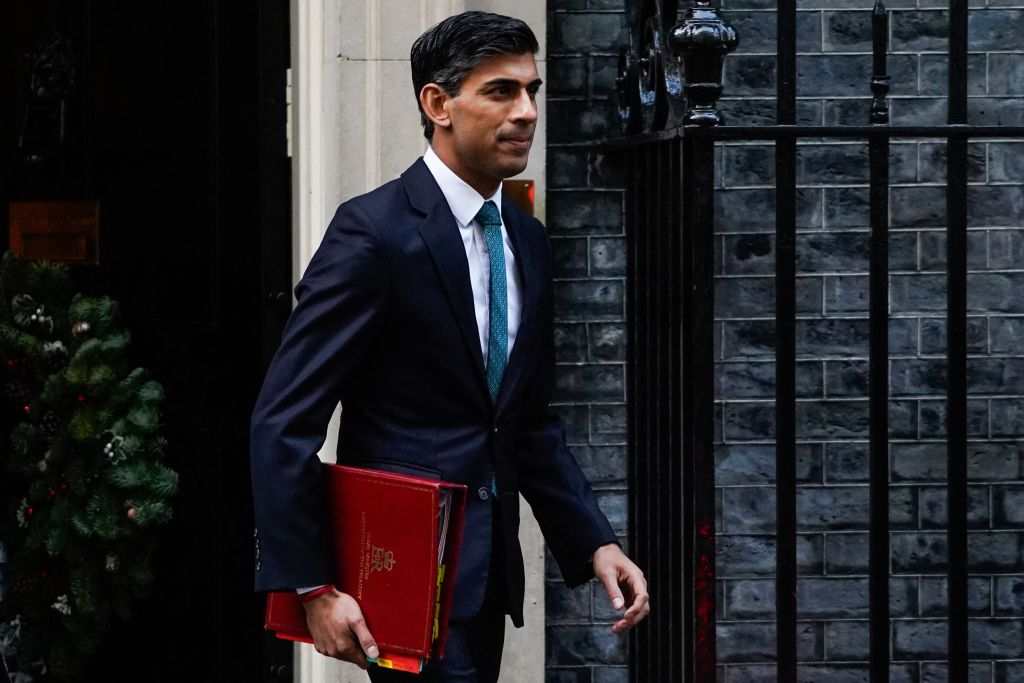 Rishi Sunak leaves 10 Downing Street