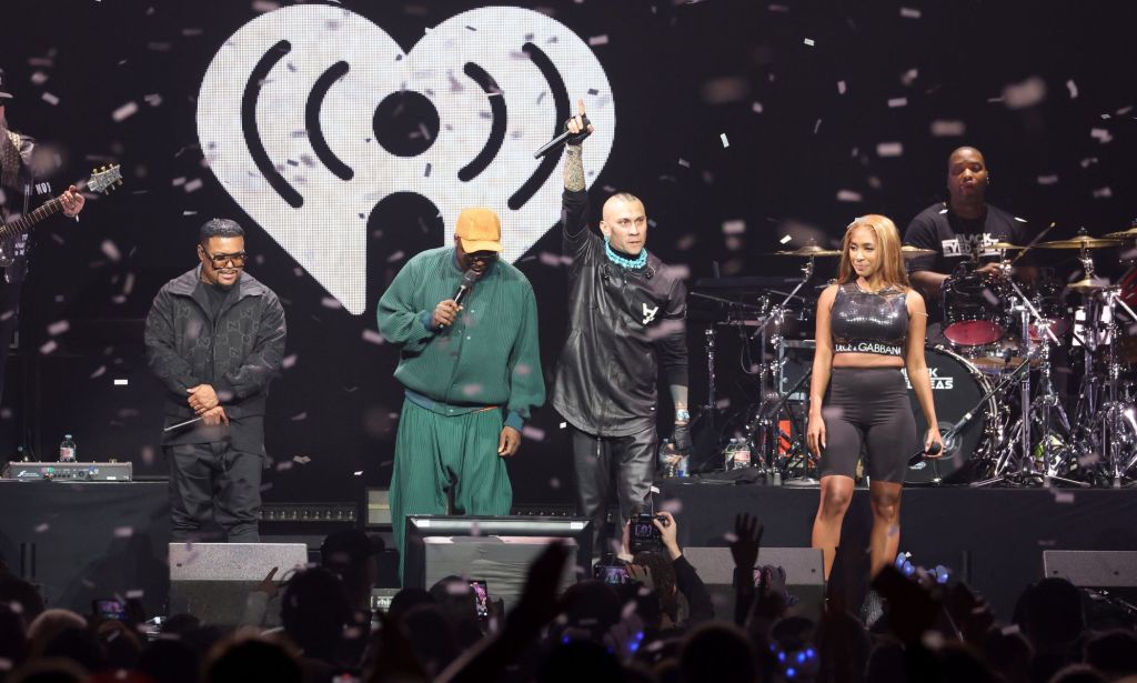 All memebers of the Black Eyed Peas celebrate after a concert, with confetti showering down on the audience infront of them.