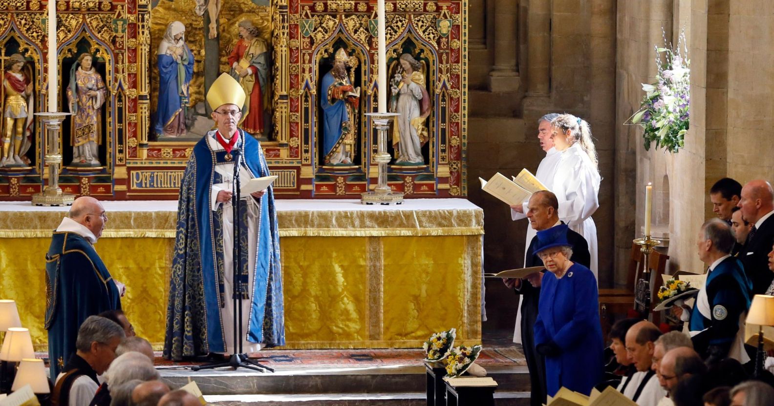 Bishop of Worcester Dr John Inge conducts a service