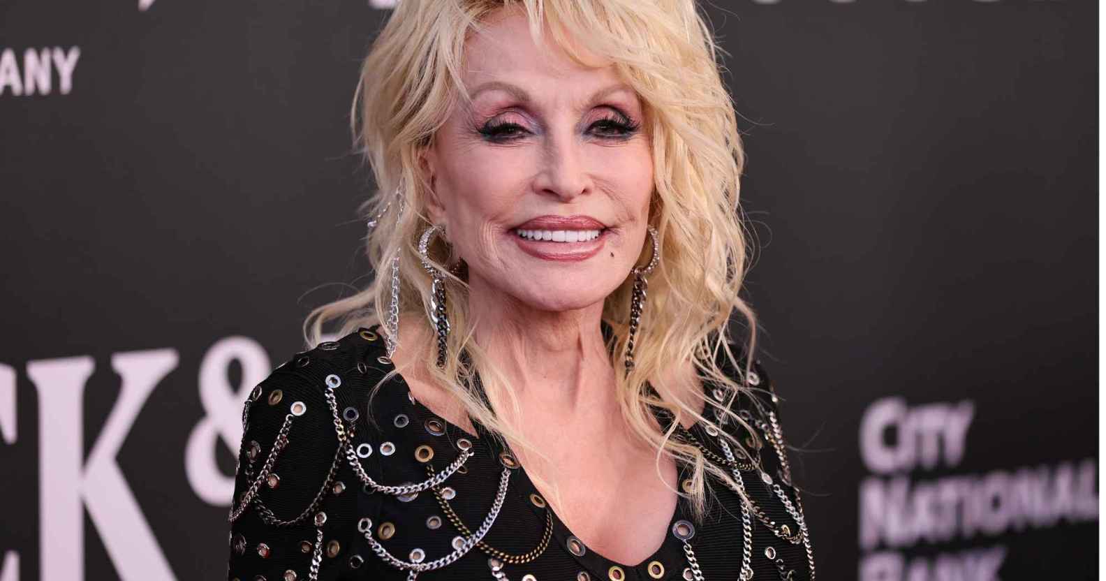 Dolly Parton gifts hundreds of free books to Scottish children