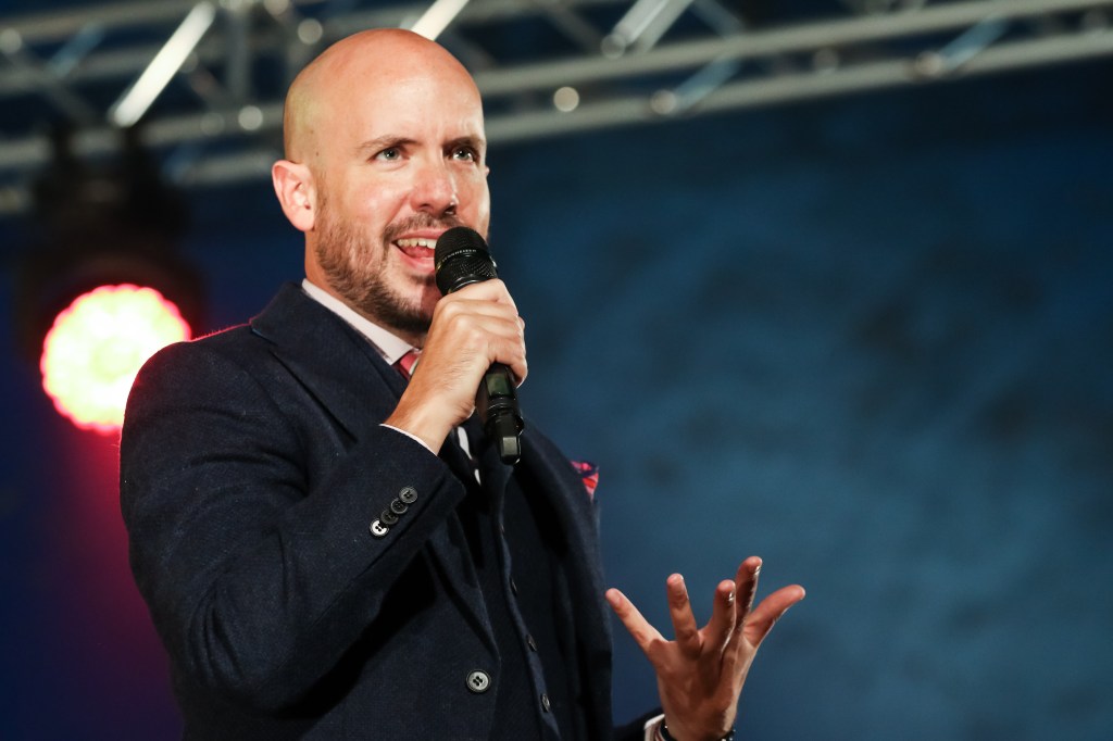 Tom Allen performing a gig. (Carla Speight/Getty)
