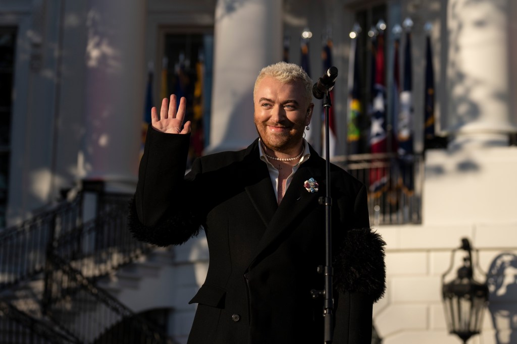 Sam Smith performs outside White House. (Getty)