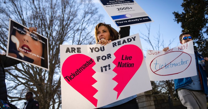 Taylor Swift fans demonstrate outside hearing. (Getty)