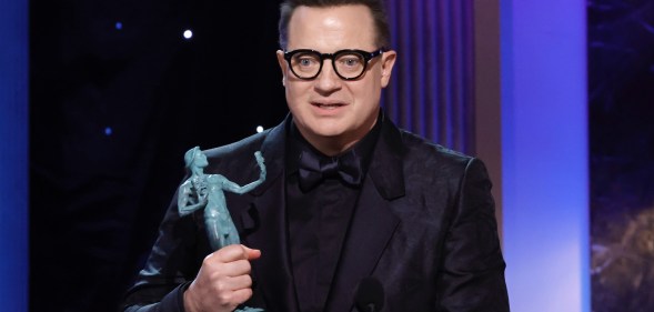 Brendan Fraser is choked with emotion as he accepts SAG Award. (Getty)