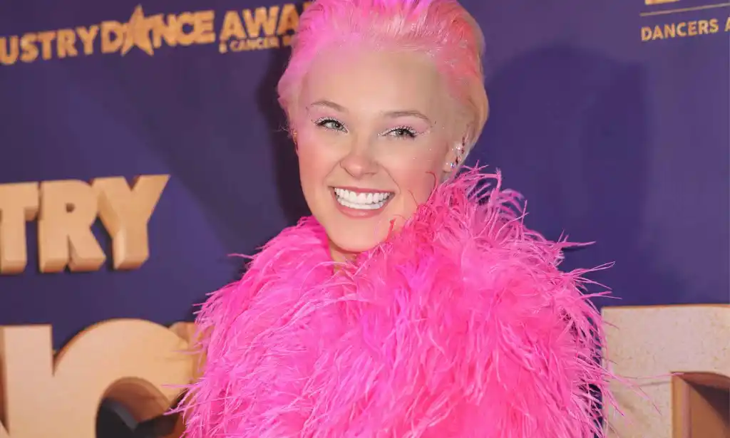 JoJo Siwa denies saying that 'lesbian' is a 'dirty word'