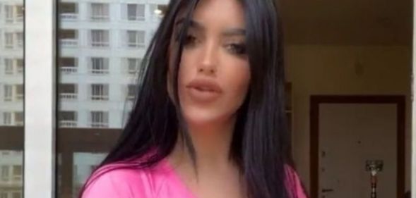 Elham Choubdar speaking duuring a TikTok video