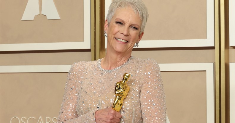 Jamie Lee Curtis hold Oscar statuette smiling, after winning Best Supporting Actress for Everything Everywhere All At Once.