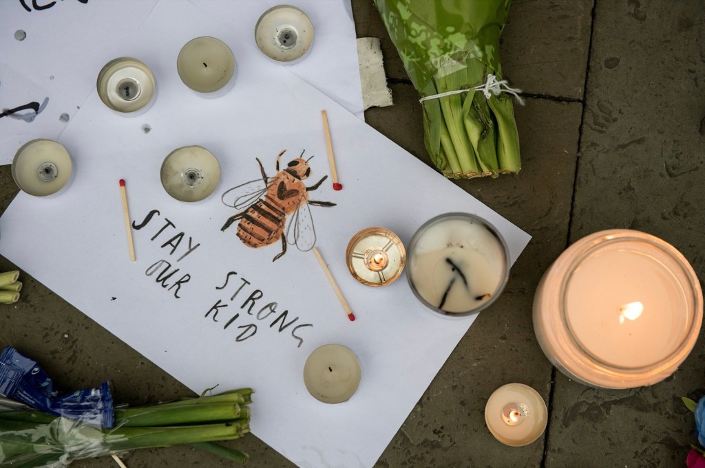 Vigil for victims of Manchester Bombing in May 2017 features drawing of a bee with the words "stay strong our kid"