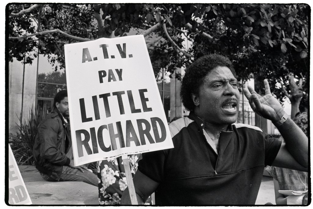  Little Richard stages a protest against three music companies that he claims owe him $114 million in royalties for his songs. (Getty)
