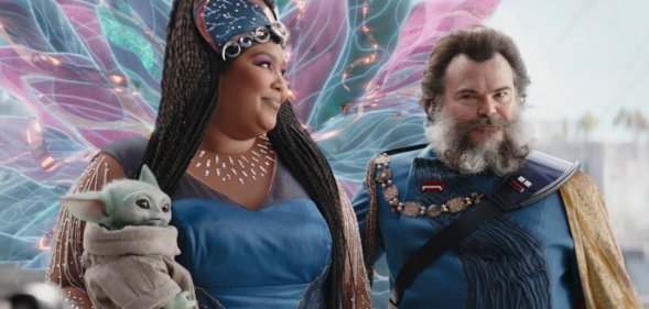 Lizzo (left) with Baby Yoda / Grogu as The Duchess and Jack Black as Captain as Captain Bombadier in The Mandalorian season three episode six "Chapter 22: Guns For Hire"