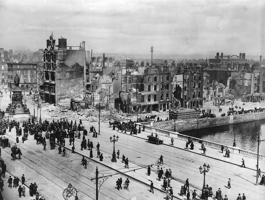 Devastation on Sackville Street, where it crosses the River Liffey, due to the Easter Rising of 1916. 
