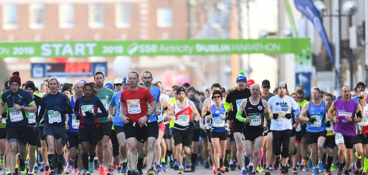 Hundreds of people at the start line of Dublin Marathon