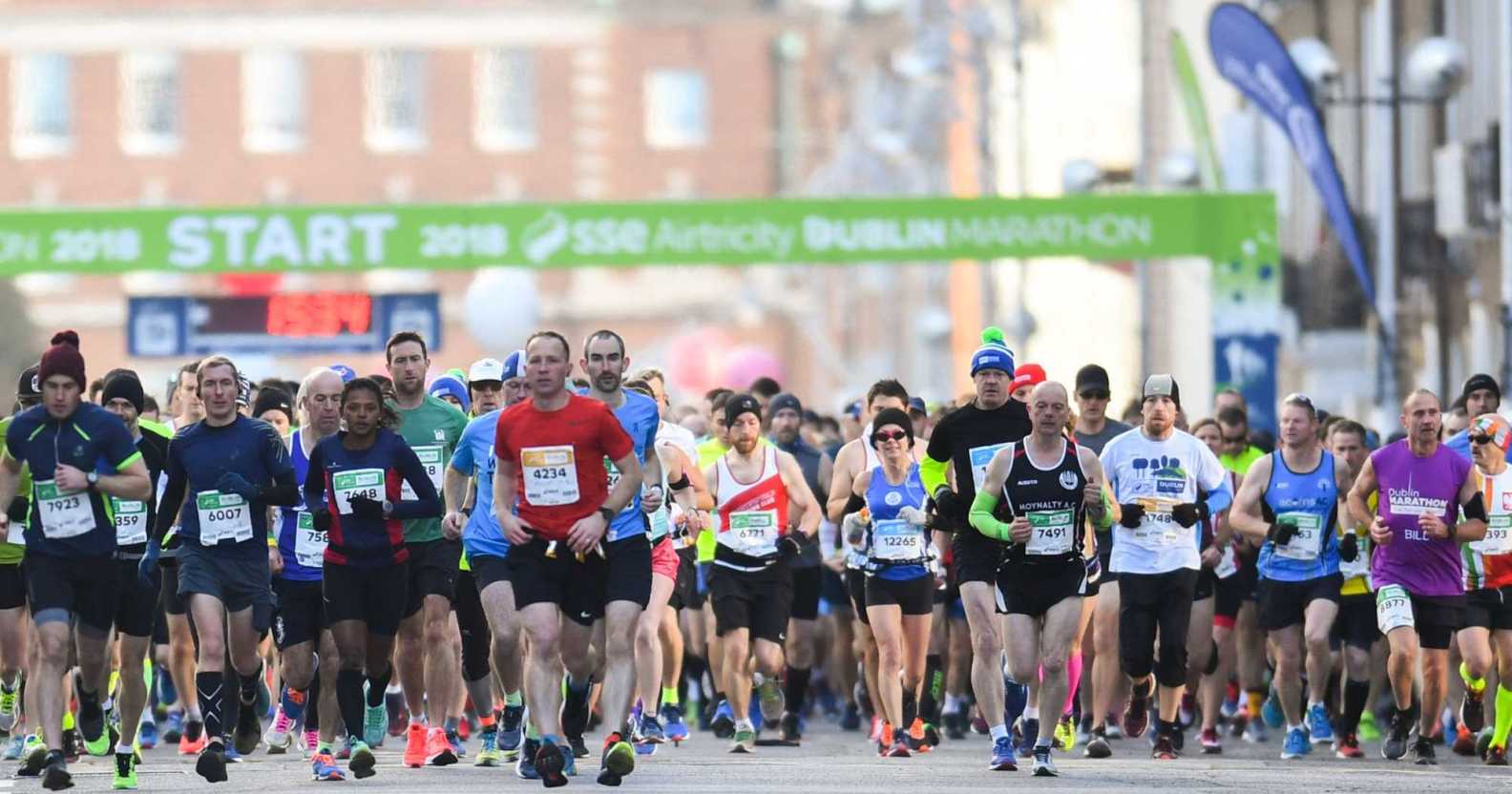 Hundreds of people at the start line of Dublin Marathon