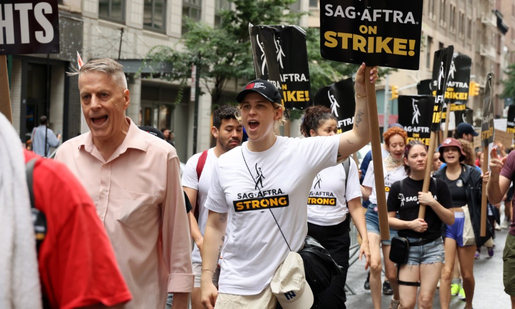 Tommy Dorfman supporting the SAG-AFTRA strikes.