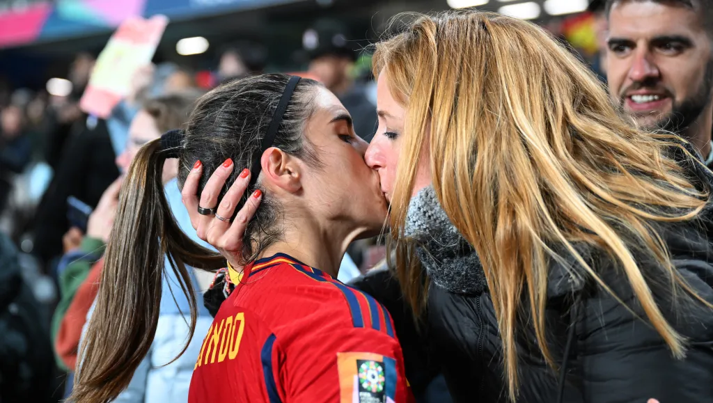 Alba Redondo of Spain kisses her partner Cristina Monleón as she celebrates her team's 5-0 victory with her family after the FIFA Women's World Cup Australia and New Zealand 2023 Group C match between Spain and Zambia at Eden Park on July 26, 2023 in Auckland / Tāmaki Makaurau, New Zealand. (Photo by Hannah Peters - FIFA/FIFA via Getty Images)