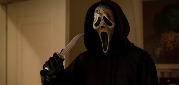 Scream killer Ghostface holding a knife in Scream VI