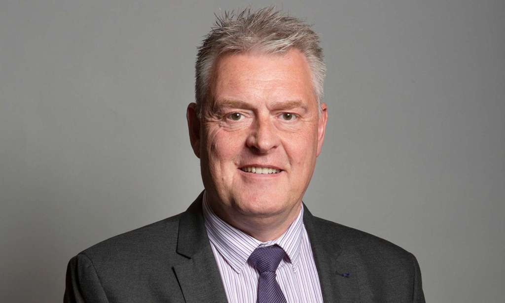Tory deputy chair Lee Anderson pictured in his official parliamentary portrait. He is pictured wearing a suit, jacked and tie against a grey background.