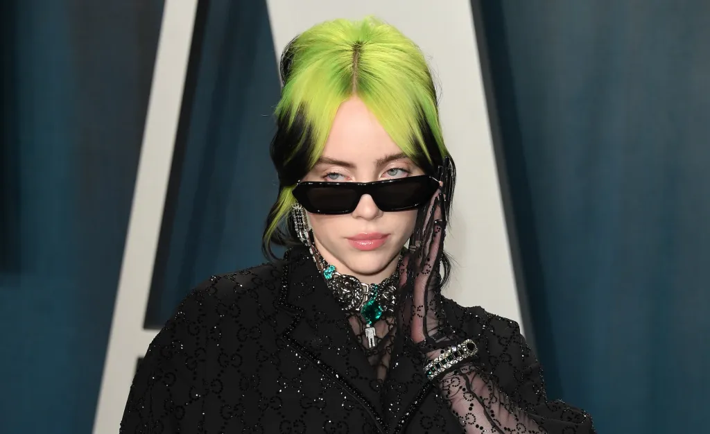 BEVERLY HILLS, CALIFORNIA - FEBRUARY 09: Billie Eilish attends 2020 Vanity Fair Oscar Party Hosted By Radhika Jones at Wallis Annenberg Center for the Performing Arts on February 09, 2020 in Beverly Hills, California. (Photo by Daniele Venturelli/WireImage,)