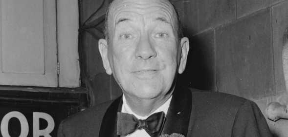 English actor and playwright Noël Coward