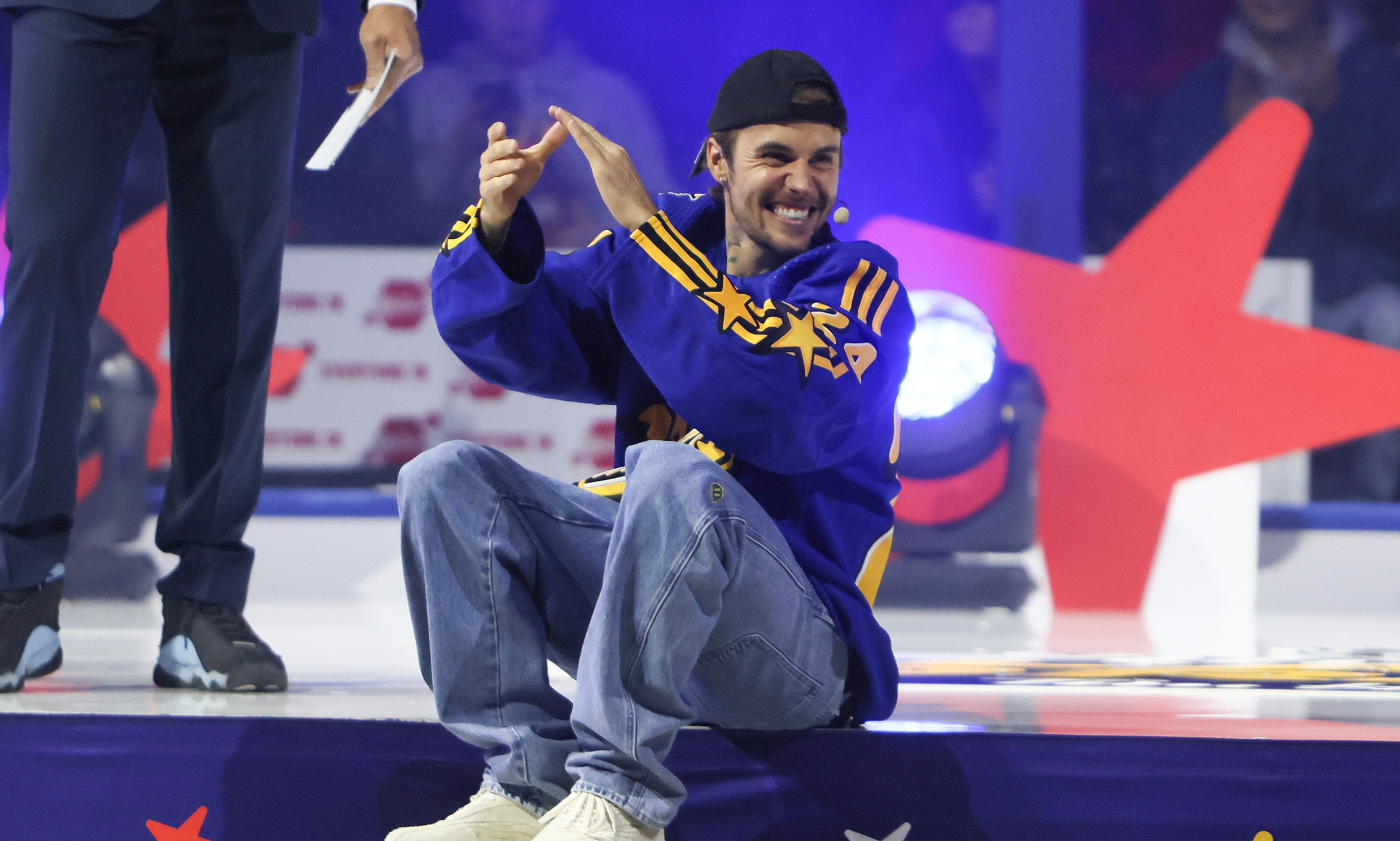 Justin Bieber shares recording studio pictures - Vimarsana News