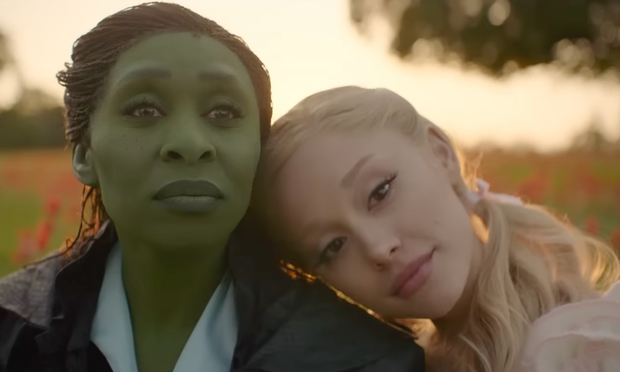 Ariana Grande credits fake eyelashes for her Wicked performance