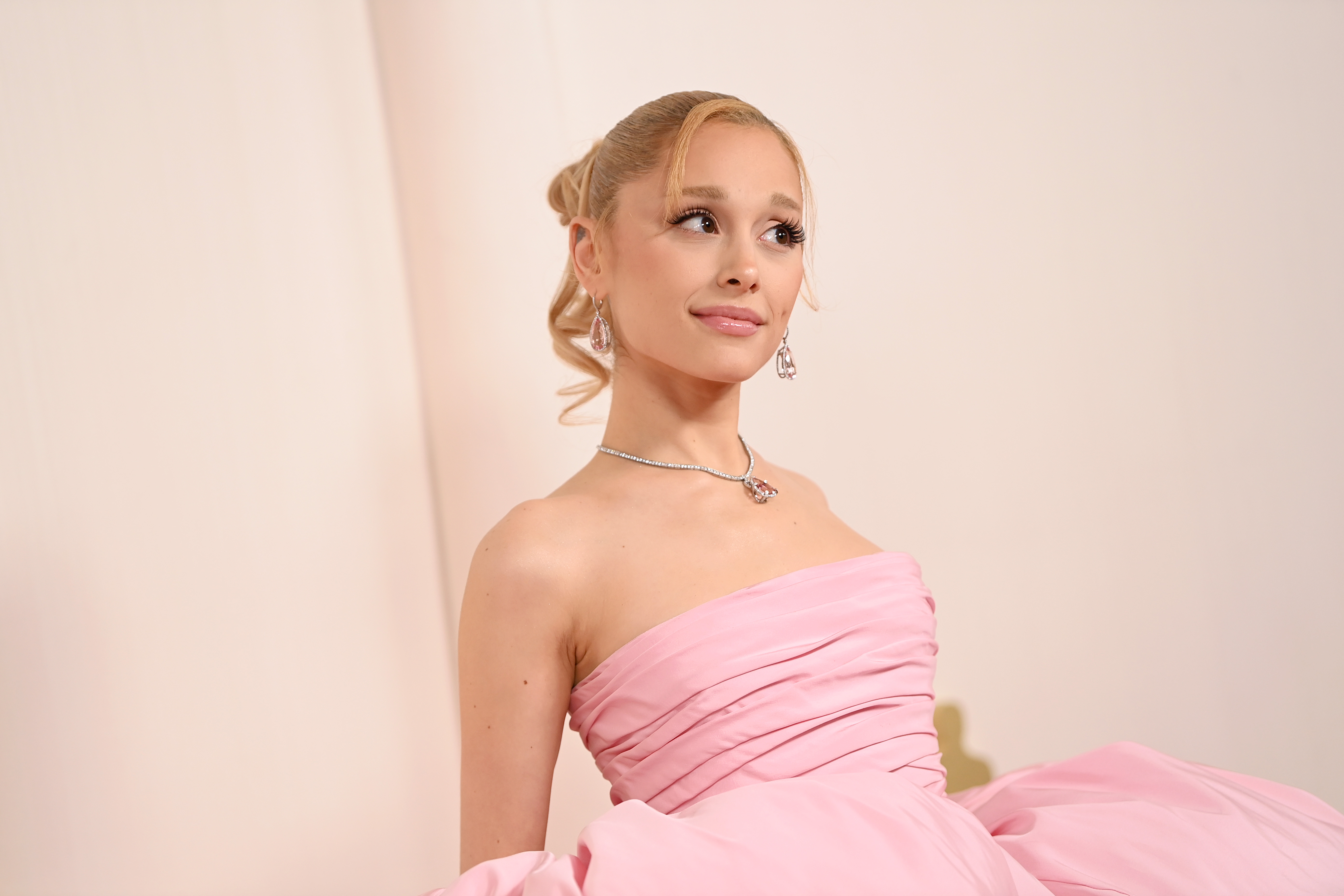 Ariana Grande hints at being cheated on in Eternal Sunshine - Vimarsana News