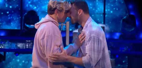 Nikita Kuzmin and Vito Coppola perform to Something Just Like This.