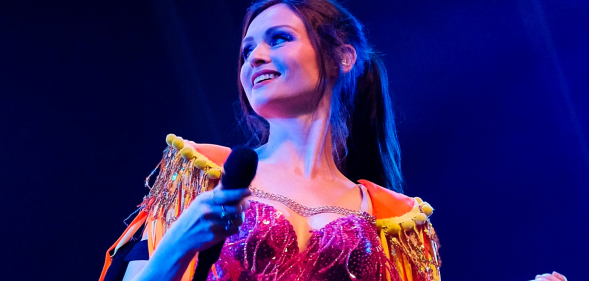 The singer recently performed in Paris, and paid tribute to the venue's history. (Getty)