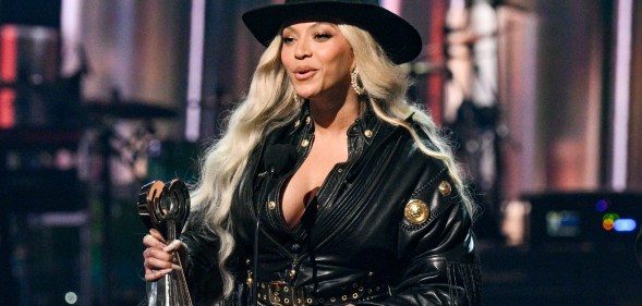 The singer is always a fashion icon. (Getty)