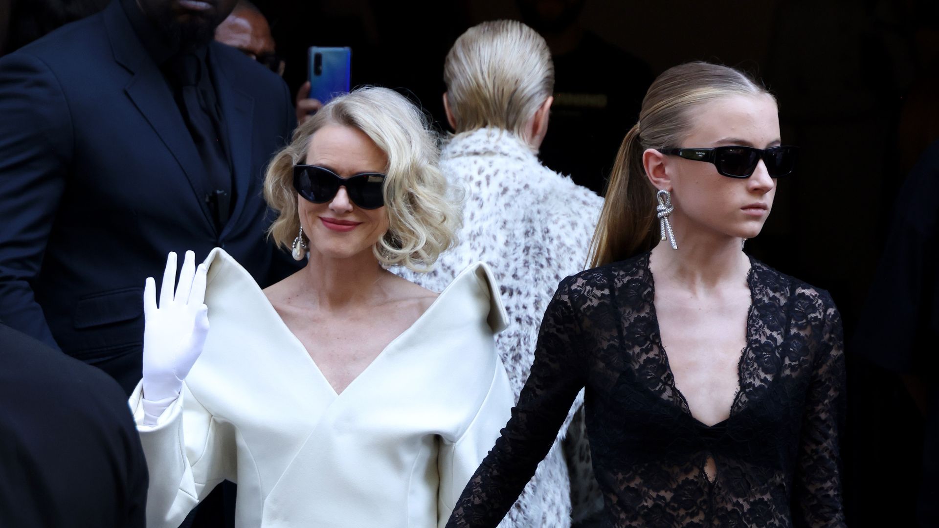 Naomi Watts Trans Daughter Kai Schreiber Makes Runway Debut Naomi Watts Trans Daughter Kai Schreiber Makes Runway Debut
