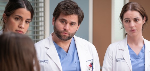 Three Grey's Anatomy doctors around the bed of a patient