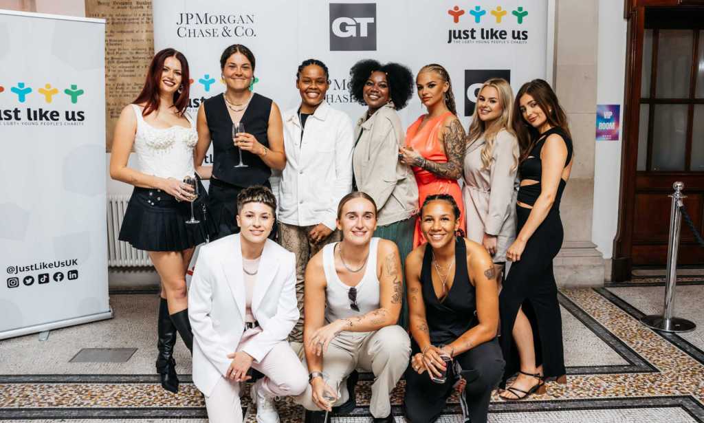 The cast of I Kissed A Girl