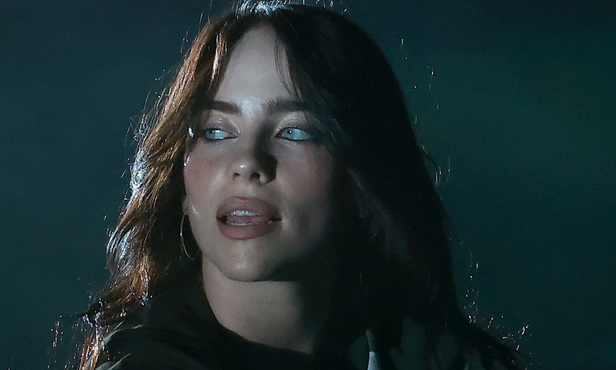 Who’s the girl Billie Eilish kissed at Coachella?