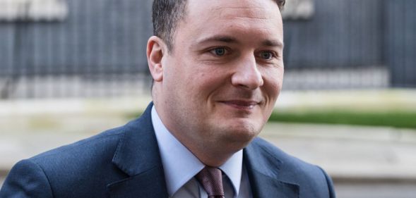 Wes Streeting walking across 10 Downing Street.