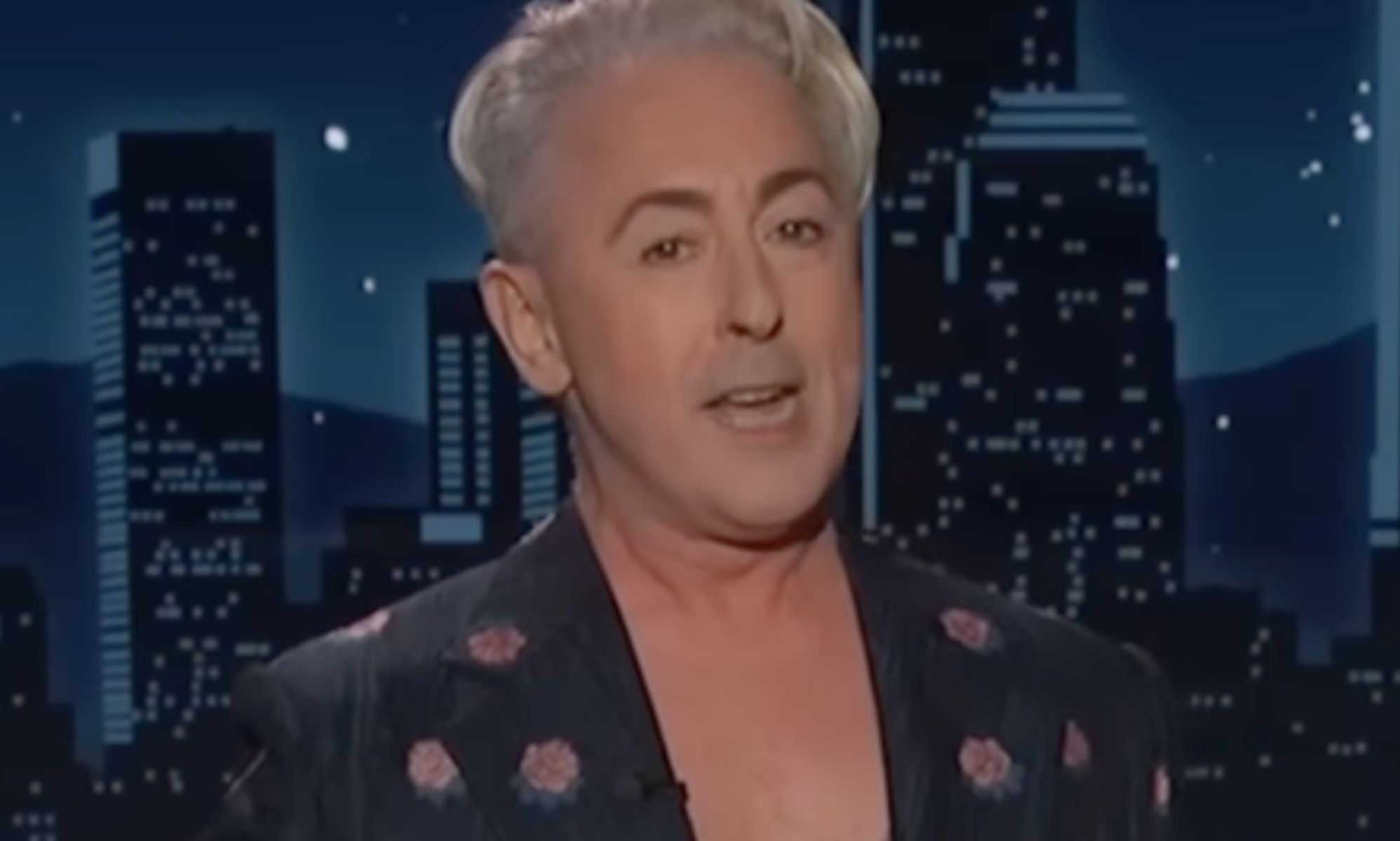 Alan Cumming on the set of a talk show.