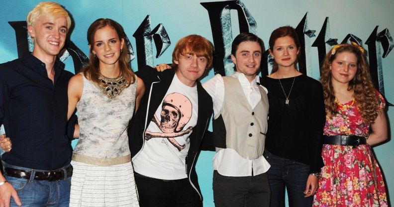 LONDON, ENGLAND - JULY 06: (EMBARGOED FOR PUBLICATION IN UK TABLOID NEWSPAPERS UNTIL 48 HOURS AFTER CREATE DATE AND TIME) (L-R) Tom Felton, Emma Watson, Rupert Grint, Daniel Radcliffe, Bonnie Wright and Jessie Cave pose during the photocall of 'Harry Potter And The Half-Blood Prince', at Claridge's Hotel on July 6, 2009 in London, England. (Photo by Dave M. Benett/Getty Images)