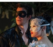 Bridgerton. (L to R) Luke Thompson as Benedict Bridgerton, Yerin Ha as Sophie Baek in episode 401 of Bridgerton.