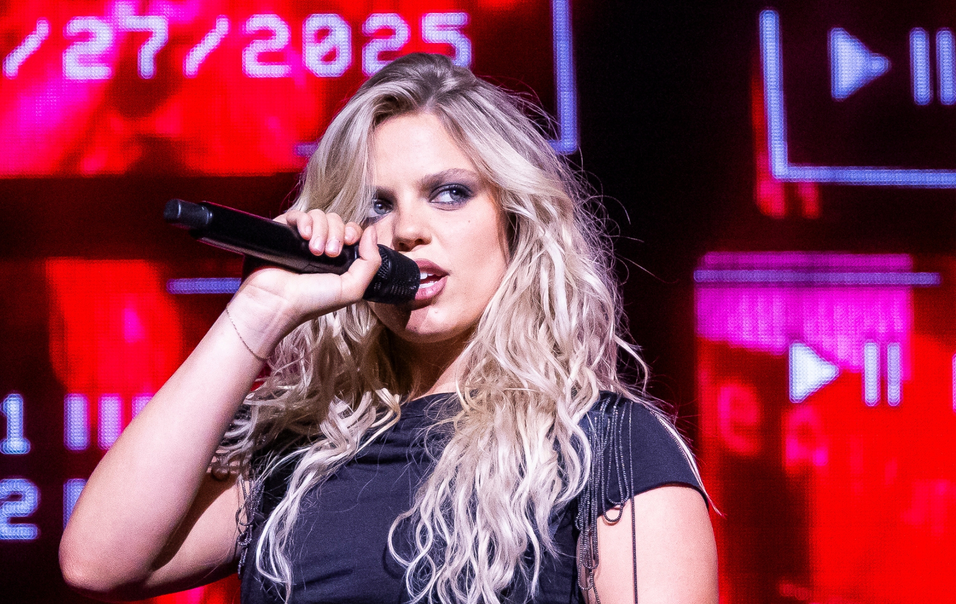 Lesbian icon Renee Rapp shares health update as she postpones two Bite Me shows