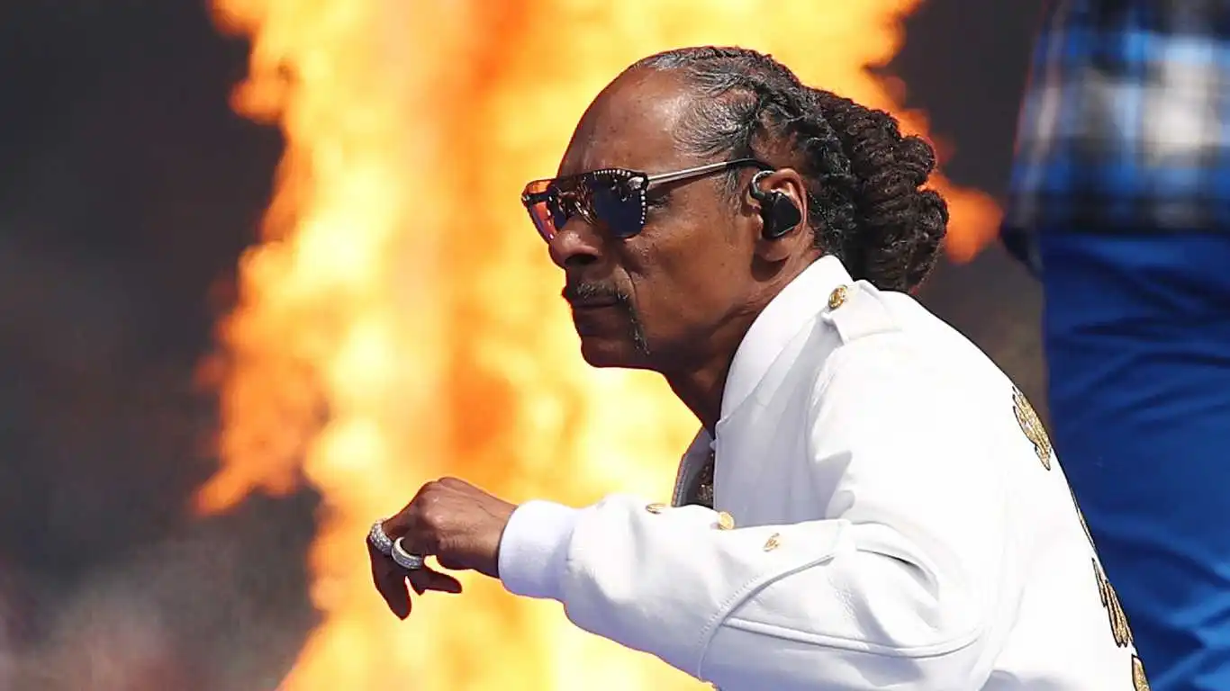 SNOOP DOXXED! NBC AXES New Year's Eve Show!