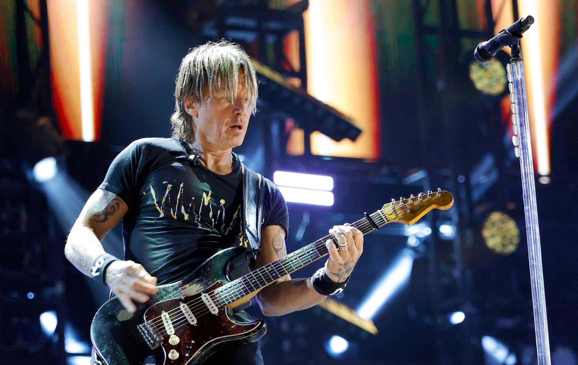Keith Urban performs Chappell Roan queer anthem for Trump at Mar-a-Lago