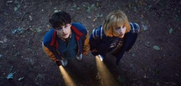 Noah Schnapp as Will and Maya Hawke as Robin. (Netflix)