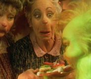 Clair Nella Who (Mindy Sterling) and Rose Who (Rachel Winfree) with the Grinch (Jim Carrey)