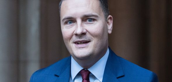 Wes Streeting walking through London.