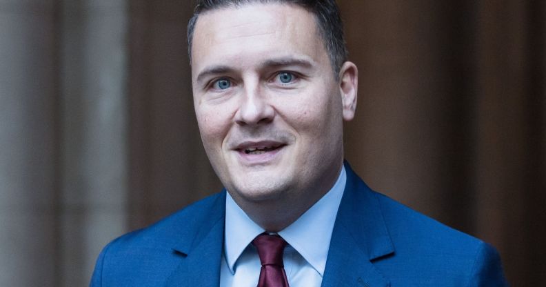 Wes Streeting walking through London.