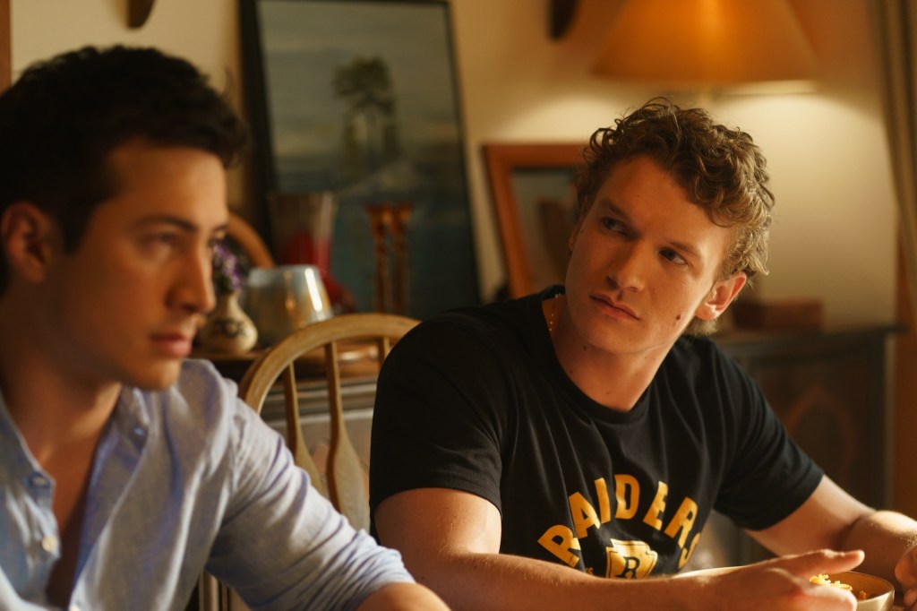Hudson Williams as Shane Hollander and Connor Story as Ilya Rozanov