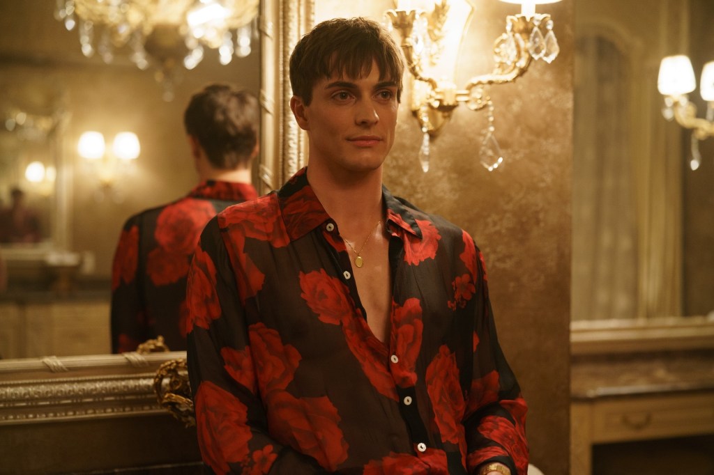 Heats up rival Sasha in a rose-print shirt in a luxurious bathroom